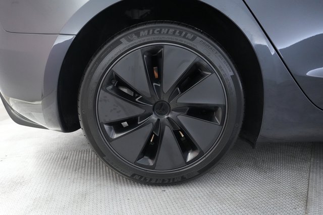 2025 Tesla Model 3 — photo 17 of 21