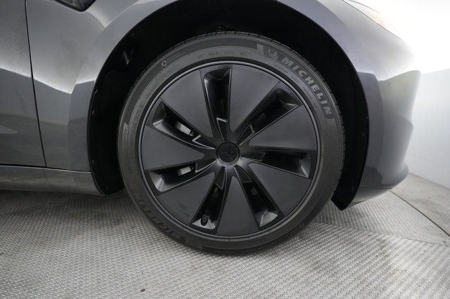 2025 Tesla Model 3 — photo 16 of 21