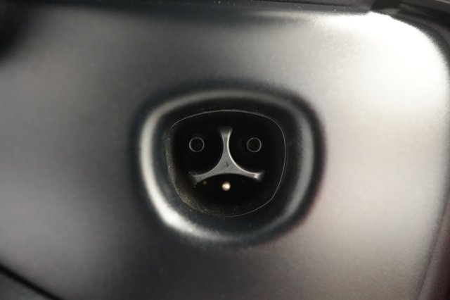 2025 Tesla Model 3 — photo 8 of 21