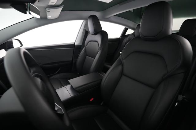 2025 Tesla Model 3 — photo 3 of 21