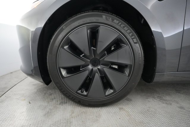 2025 Tesla Model 3 — photo 15 of 21