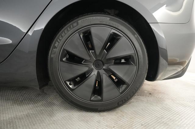 2025 Tesla Model 3 — photo 7 of 21