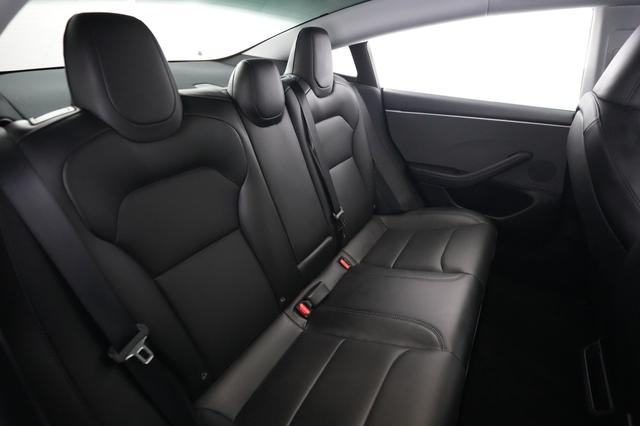 2025 Tesla Model 3 — photo 4 of 21