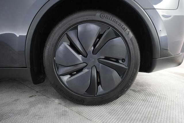 2026 Tesla Model Y — photo 7 of 20
