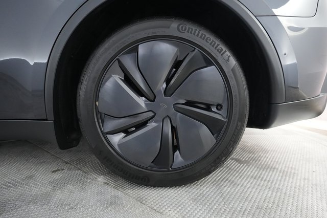 2026 Tesla Model Y — photo 7 of 20