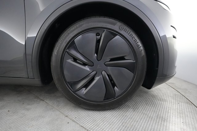 2026 Tesla Model Y — photo 15 of 20
