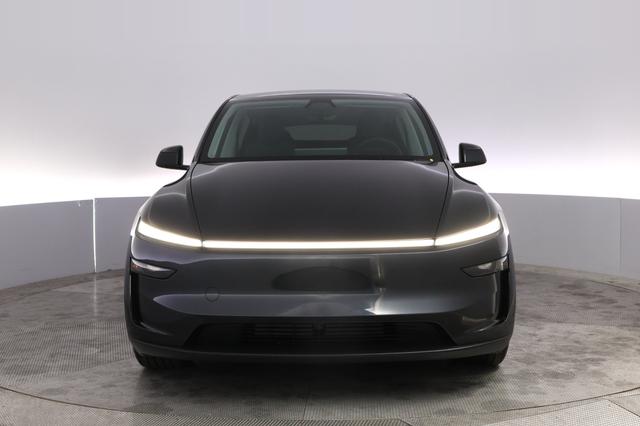 2026 Tesla Model Y — photo 9 of 20