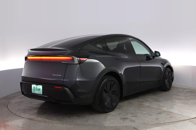 2026 Tesla Model Y — photo 2 of 20
