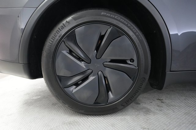 2026 Tesla Model Y — photo 16 of 20