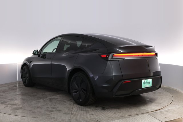 2026 Tesla Model Y — photo 13 of 20
