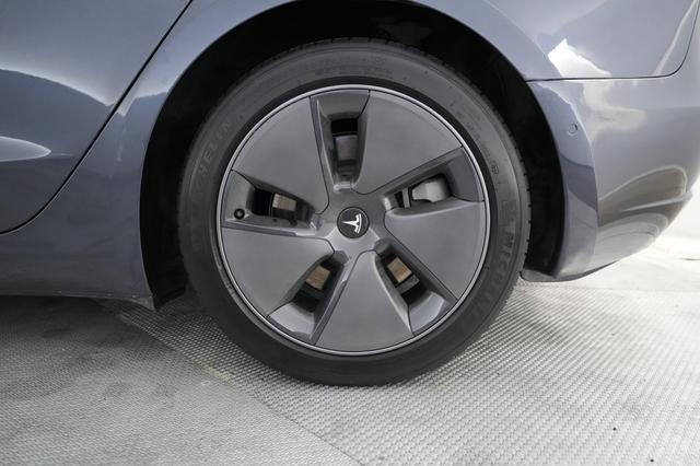 2022 Tesla Model 3 — photo 7 of 21