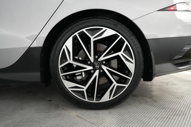 2023 Hyundai IONIQ 6 — photo 7 of 25