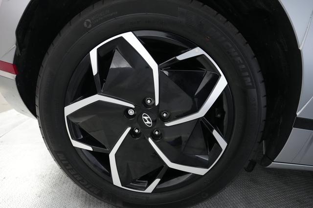 2024 Hyundai IONIQ 5 — photo 7 of 23