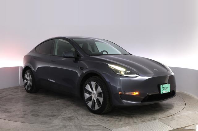 2023 Tesla Model Y — photo 10 of 21