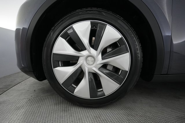 2023 Tesla Model Y — photo 15 of 21