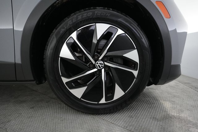 2022 Volkswagen ID.4 — photo 16 of 21