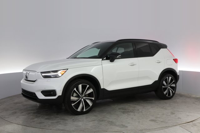 2022 Volvo XC40 Recharge — photo 14 of 21