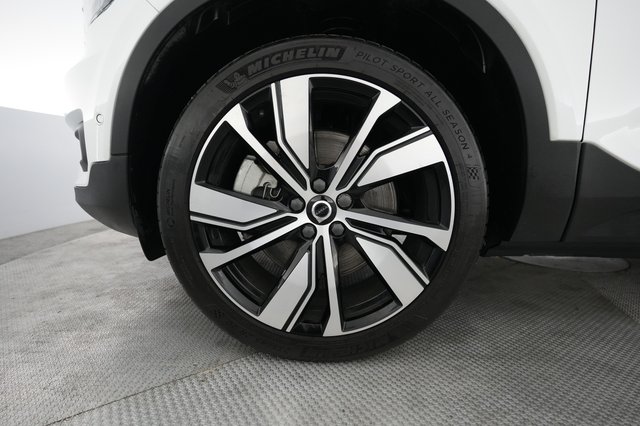 2022 Volvo XC40 Recharge — photo 15 of 21