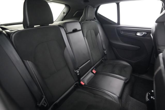2022 Volvo XC40 Recharge — photo 4 of 21