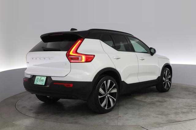 2022 Volvo XC40 Recharge — photo 2 of 21