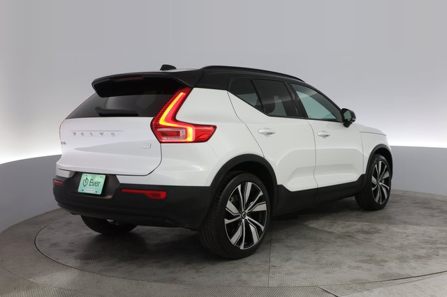 2022 Volvo XC40 Recharge — photo 2 of 21