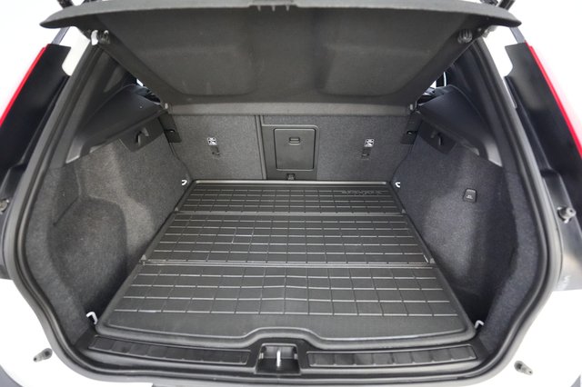 2022 Volvo XC40 Recharge — photo 6 of 21
