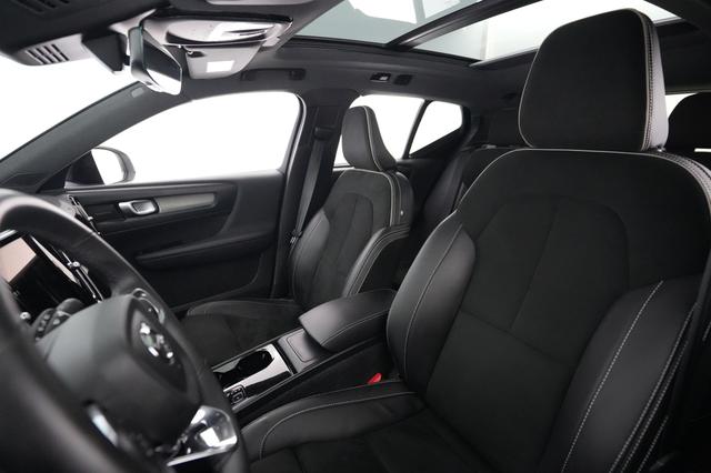 2022 Volvo XC40 Recharge — photo 3 of 21