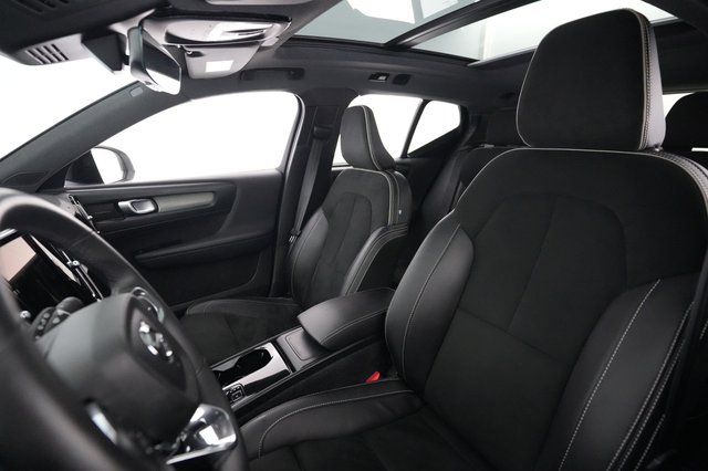2022 Volvo XC40 Recharge — photo 3 of 21