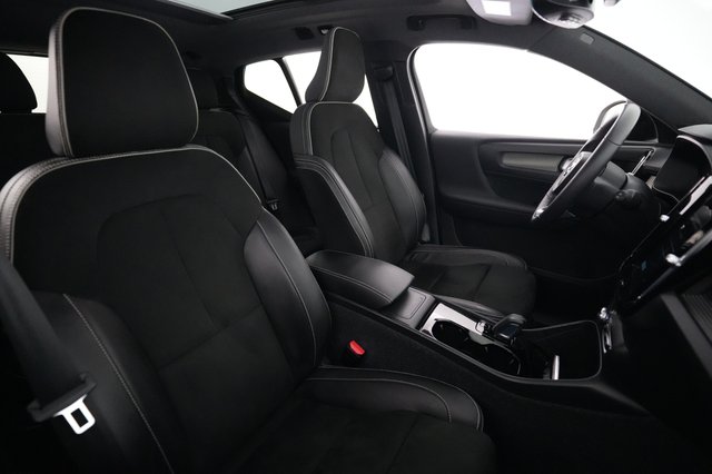 2022 Volvo XC40 Recharge — photo 18 of 21