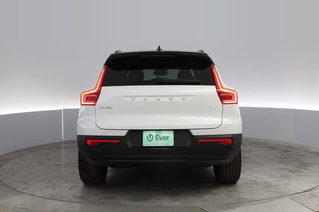 2022 Volvo XC40 Recharge — photo 12 of 21