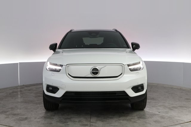 2022 Volvo XC40 Recharge — photo 9 of 21