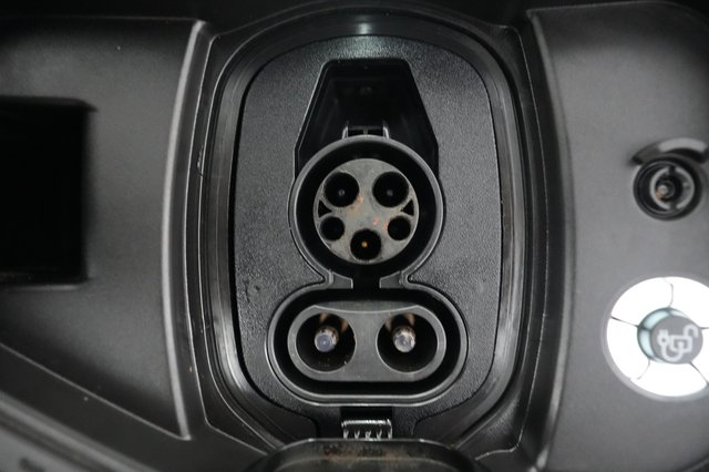 2022 Ford F-150 Lightning — photo 8 of 21