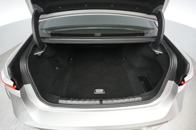2023 BMW i7 — photo 6 of 20