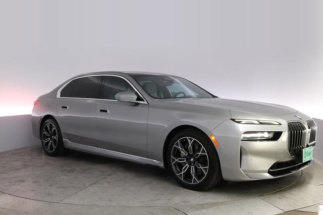 2023 BMW i7 — photo 10 of 20