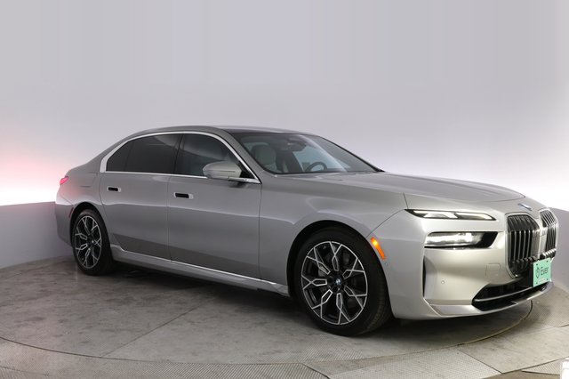 2023 BMW i7 — photo 10 of 20