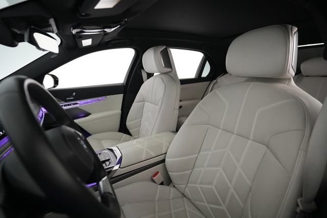2023 BMW i7