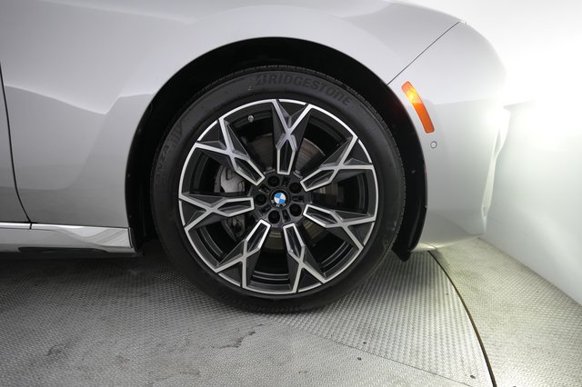 2023 BMW i7 — photo 16 of 20