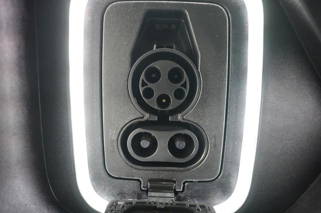 2023 Rivian R1T — photo 8 of 19