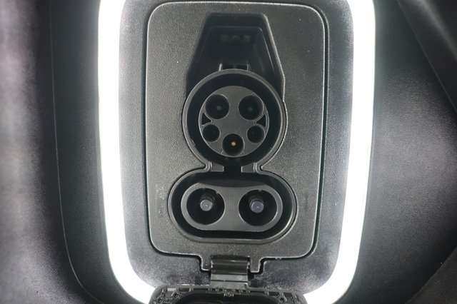2023 Rivian R1T — photo 8 of 19