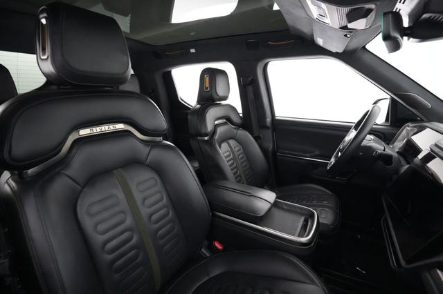 2023 Rivian R1T — photo 5 of 19