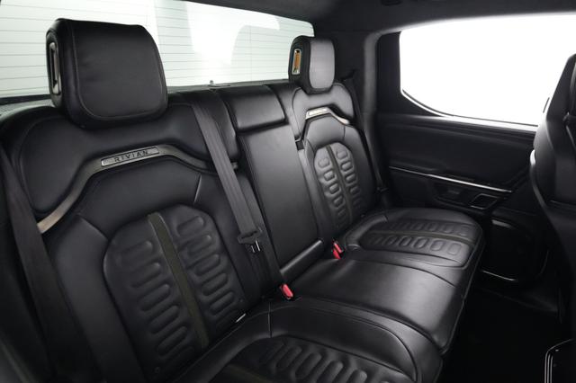 2023 Rivian R1T — photo 4 of 19