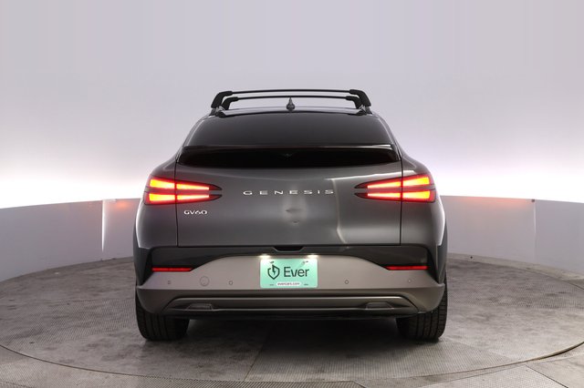 2023 Genesis GV60 — photo 12 of 31