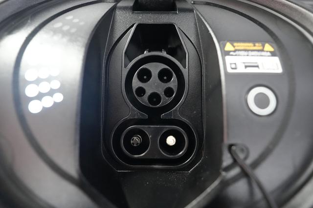 2023 Genesis GV60 — photo 8 of 31