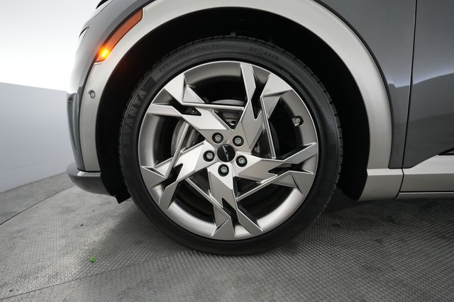 2023 Genesis GV60 — photo 15 of 31