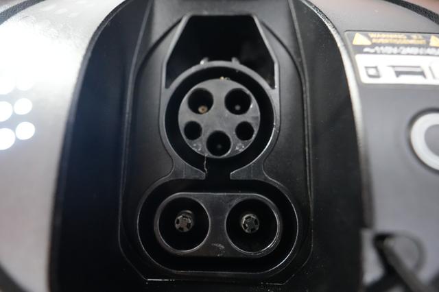2023 Genesis GV60 — photo 8 of 21
