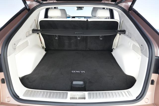 2023 Genesis GV60 — photo 6 of 21