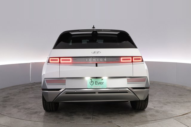 2024 Hyundai IONIQ 5 — photo 12 of 23
