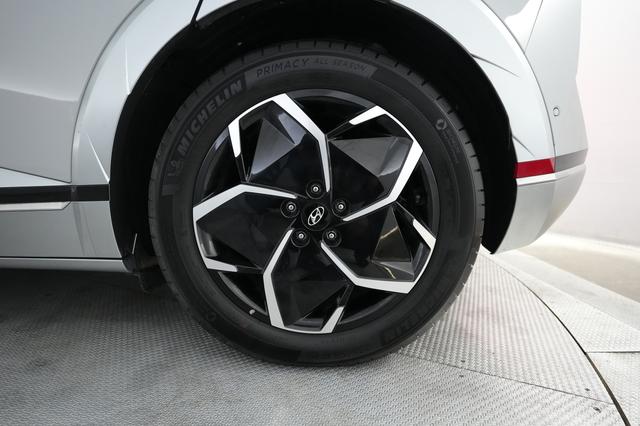 2024 Hyundai IONIQ 5 — photo 7 of 25