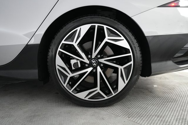 2024 Hyundai IONIQ 6 — photo 7 of 23