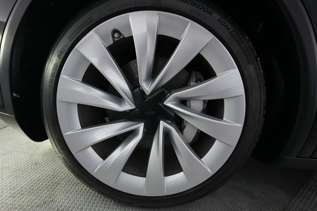 2026 Tesla Model Y — photo 15 of 22